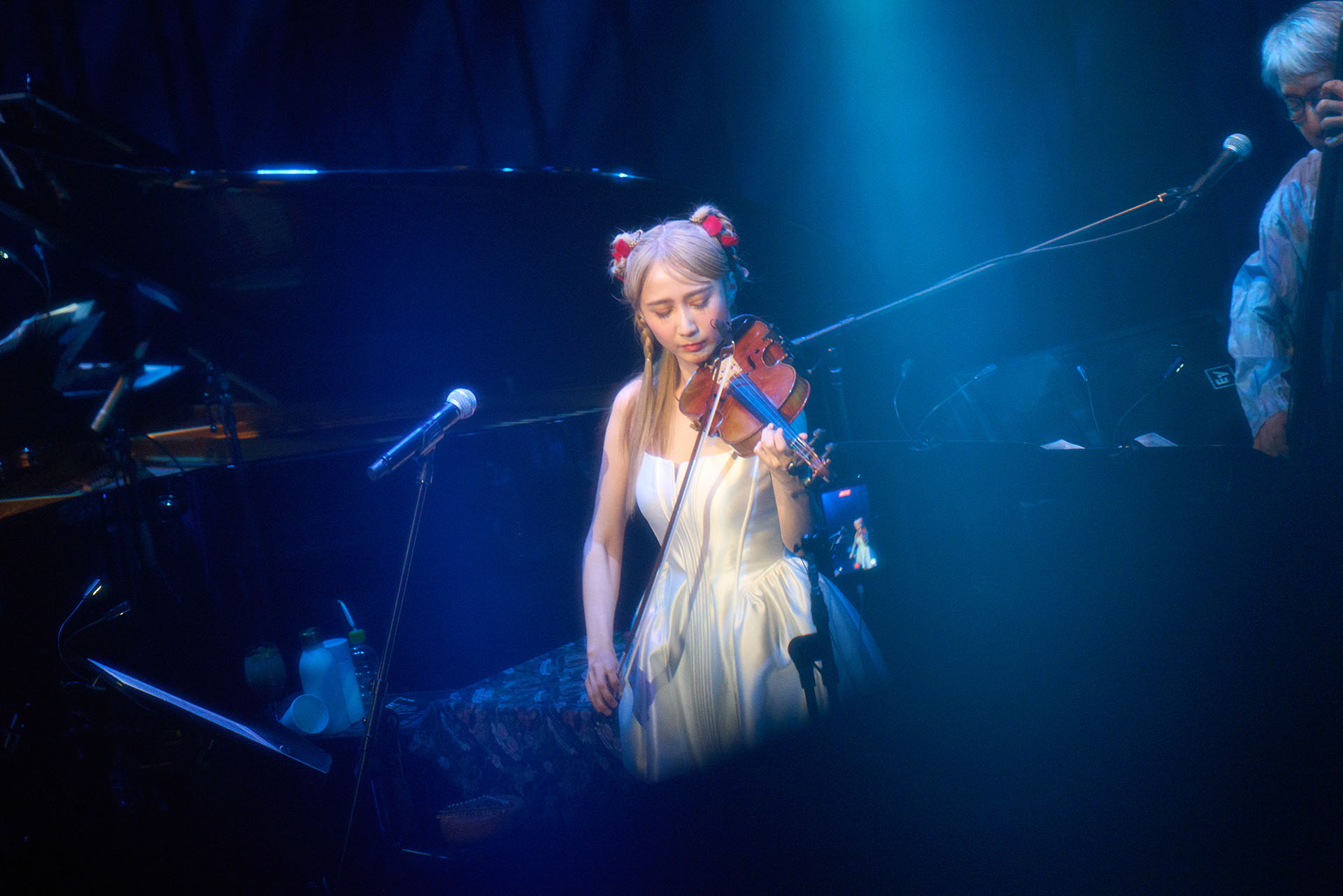 ＜ライブレポート＞夏と水、彩る音楽の物語――サラ・オレイン、ビルボードライブで魅せた特別な一夜